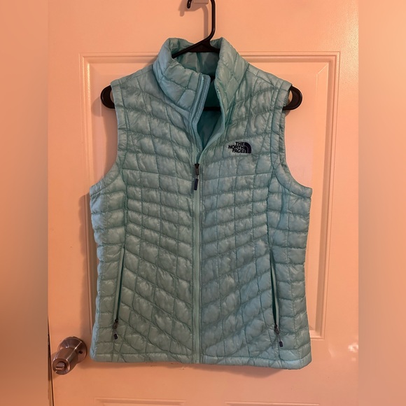 The North Face puffer vest, lightweight, mint color - Picture 1 of 3